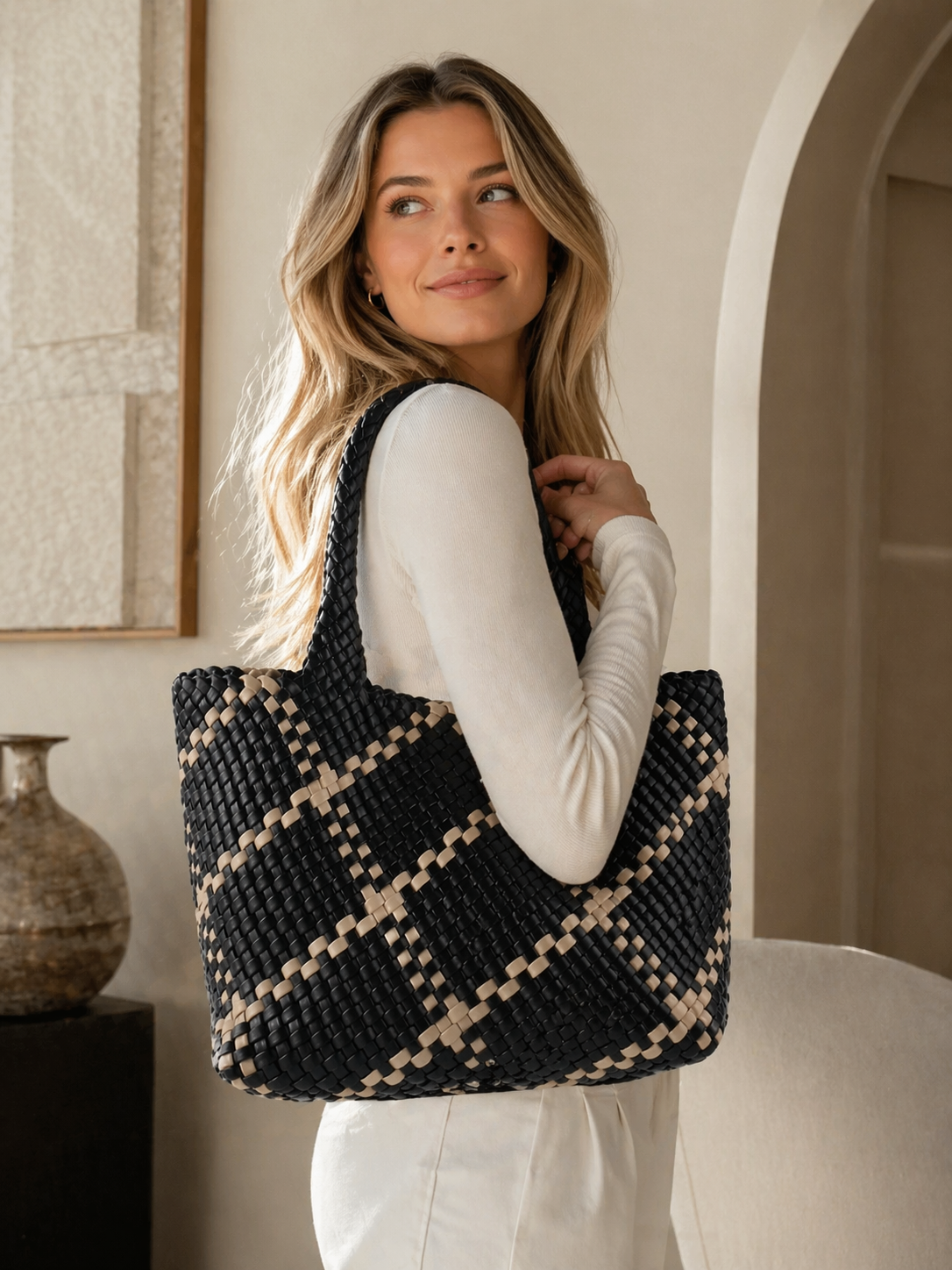 Maison LYORÉN large handwoven shoulder tote side view